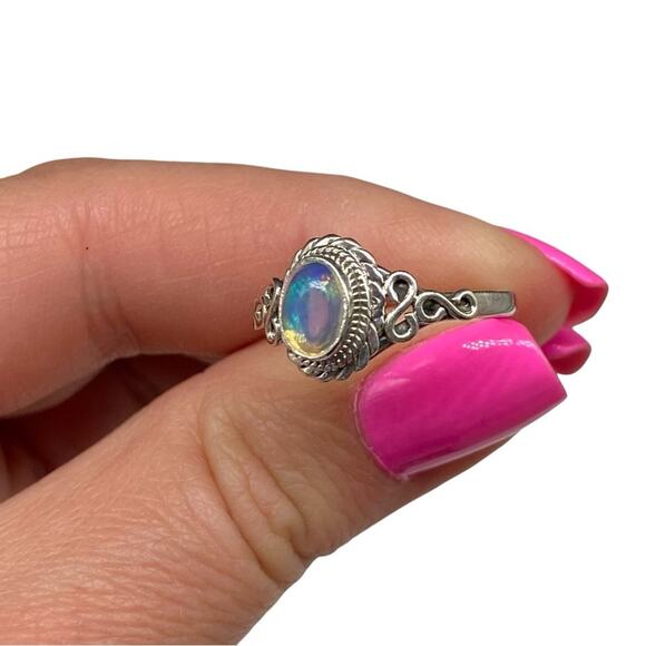 Ethiopian Fire Opal Ring Size 8.5 Solid 925 Sterling Silver Boho Oval Stone - Picture 6 of 9